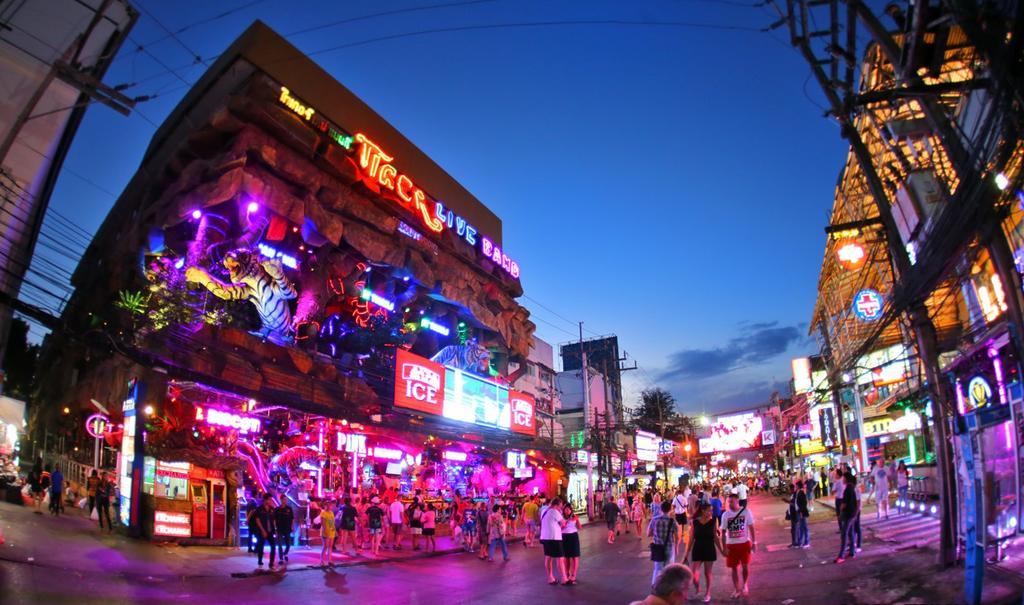 88 Hotel Patong Exterior foto