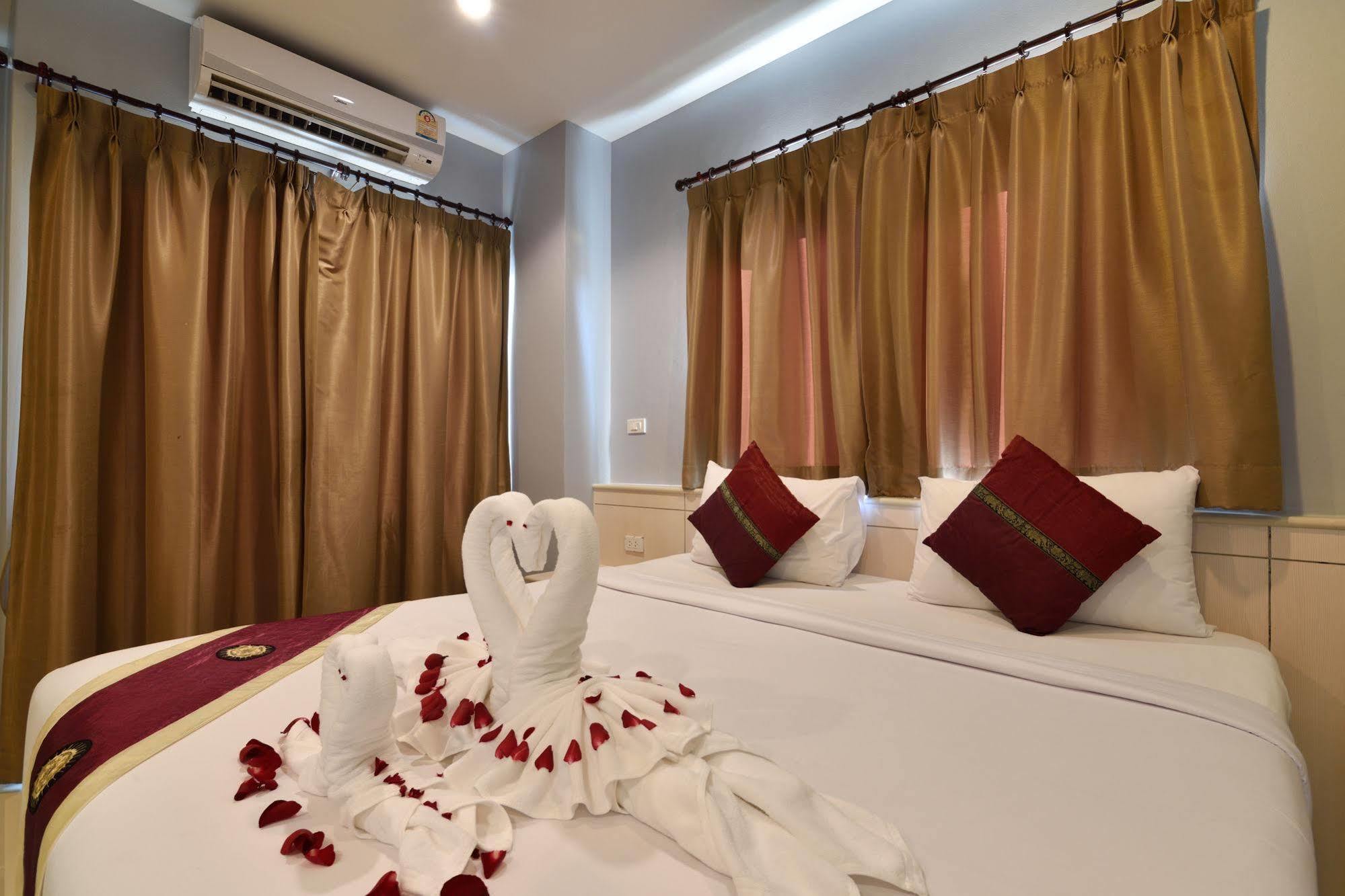 88 Hotel Patong Exterior foto